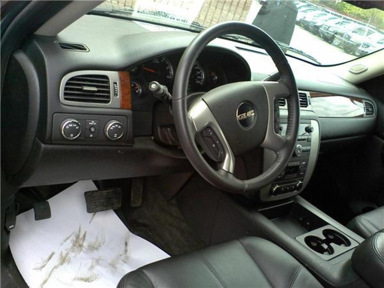 Used 2009 GMC Yukon XL  SUV  for sale in Ottawa, ON