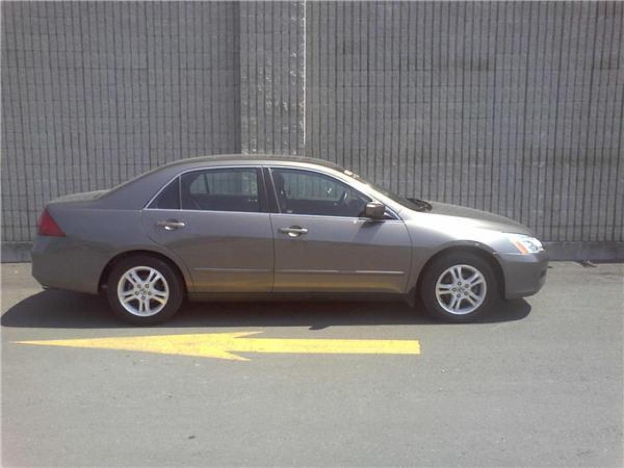 Used 2006 Honda Accord SE for sale in Orleans, ON