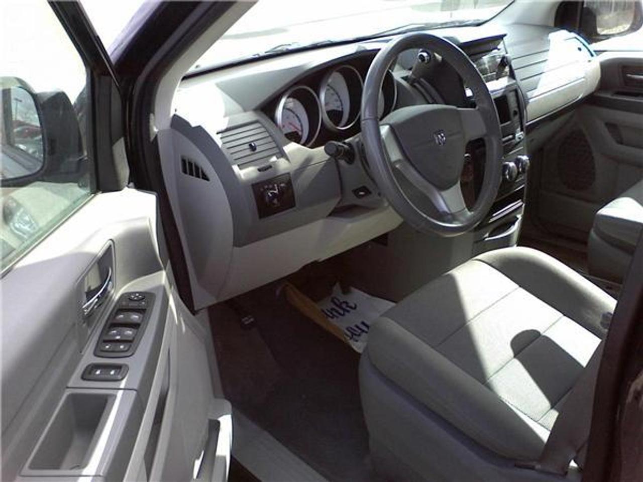 SXT MODEL WITH FULL STOW N GO, REMOTE START, ALLUMIUM WHEELS, REAR HEAT AND AIR AND MUCH MORE HURRY IN DONT MISS THIS ONE.