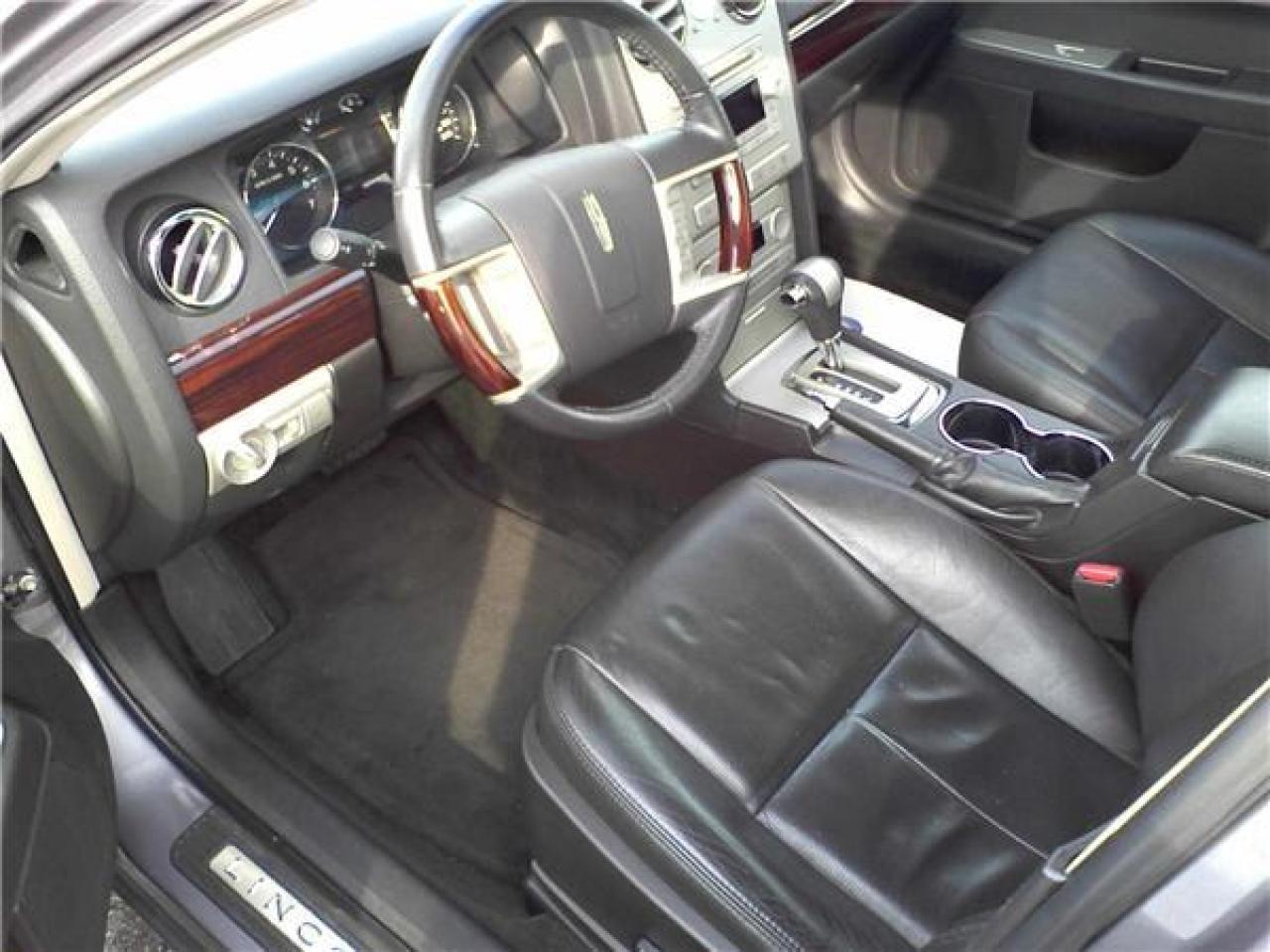 Used 2006 Lincoln Zephyr  for sale in Windsor, ON