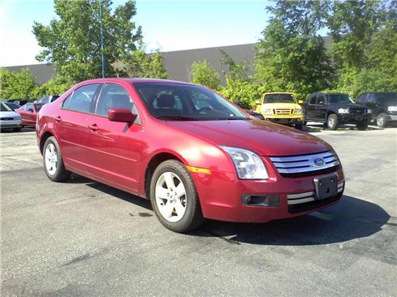 drivers door keypad,heated mirrors,steering wheel audio,carbon trim