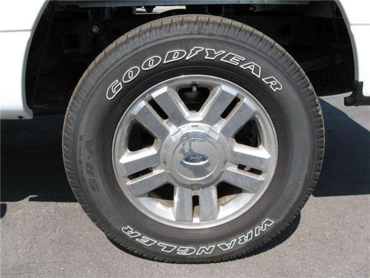 587697