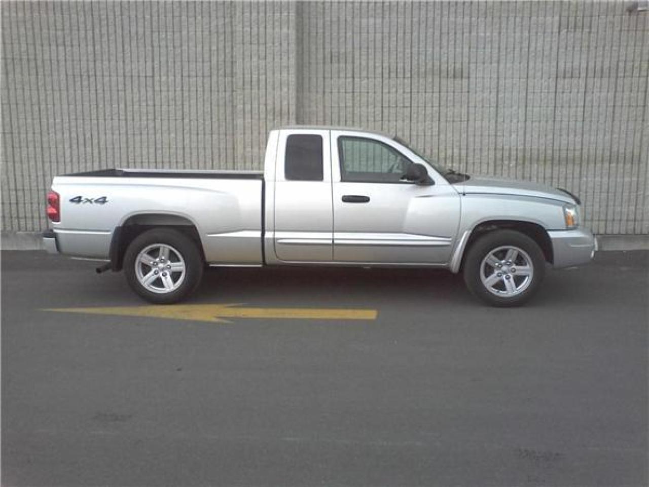 Used 2007 Dodge Dakota SLT for sale in Orleans, ON