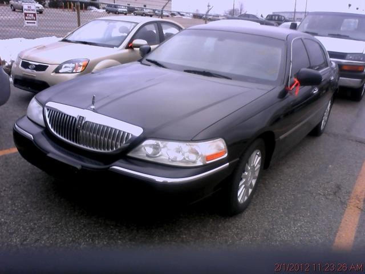 Used 2005 Lincoln Town Car  for sale in Chatham, ON