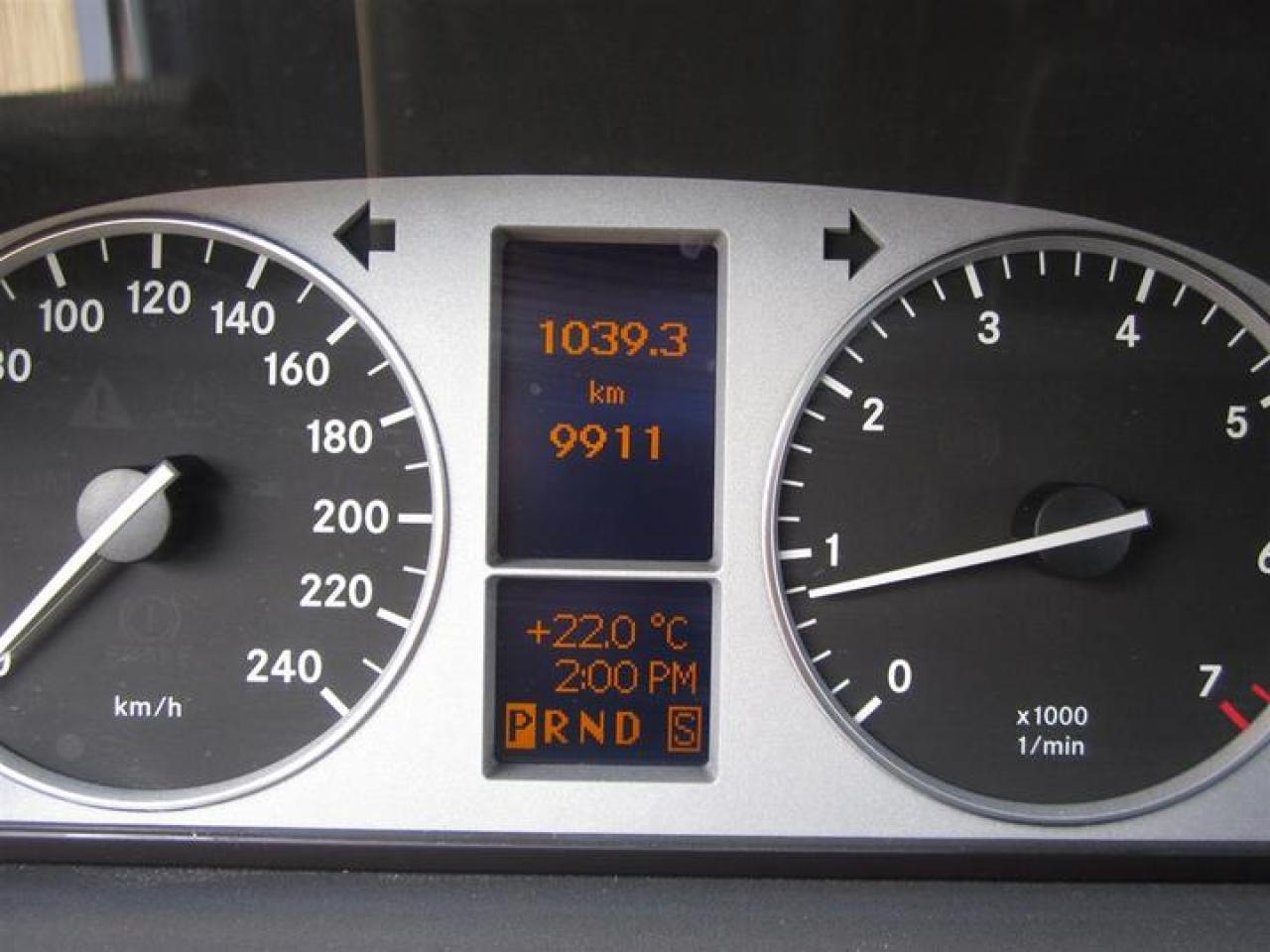 600257