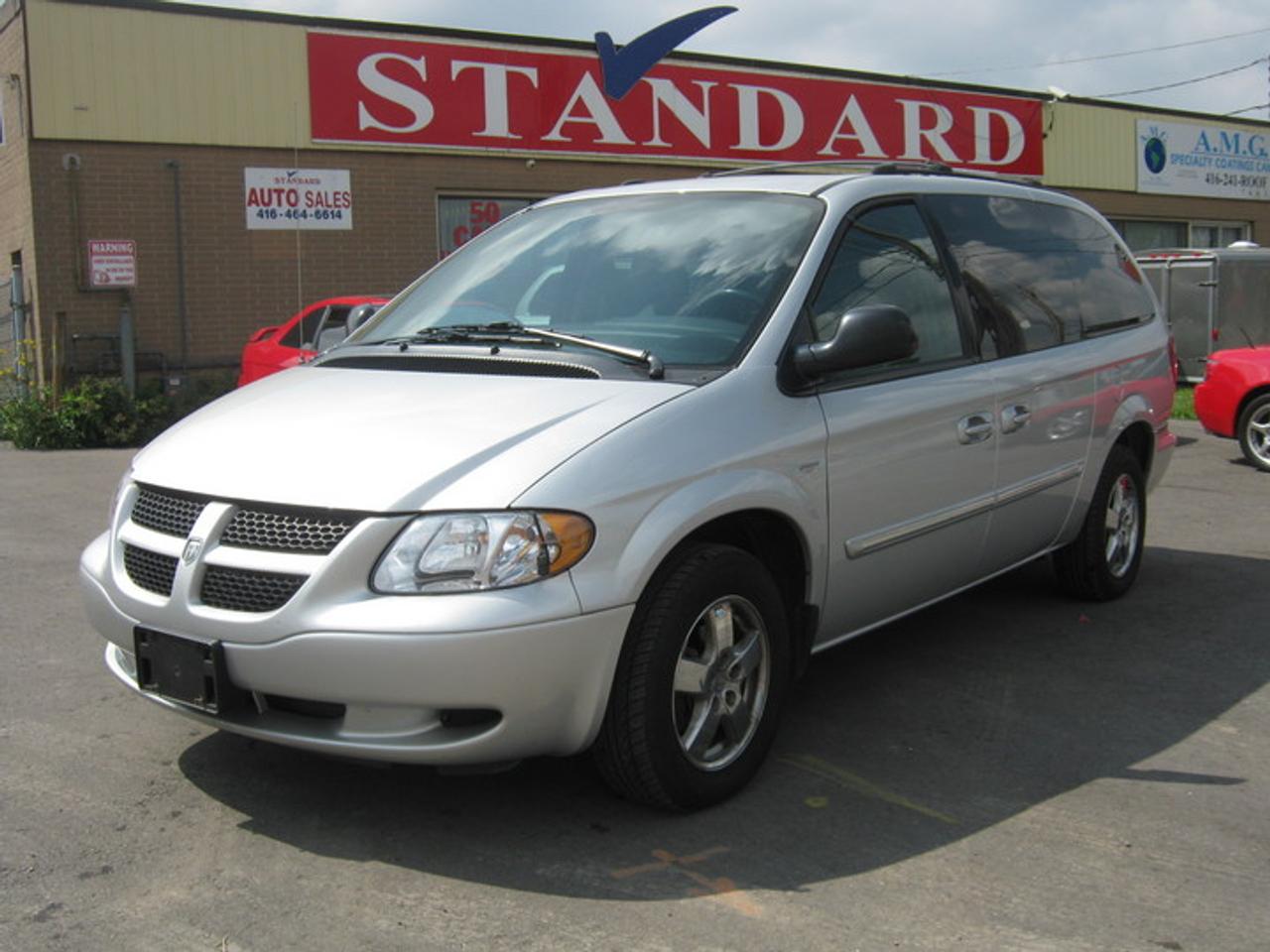BEAUTIFUL 7 PASSENGERS, 3.3l ENGINE,  1 OWNER, ACCIDENT FREE, CHROME WHEELS, ROOF RACK, TINTED,SUPER CLEAN VAN, NEW TIRES, CD PLAYER.....ALL OUR VEHICLES PRICE INCLUDE SAFETY AND E-TEST. NO EXTRA CHARGES, NO ADMIN, JUST ADD TAX.....finance available..,