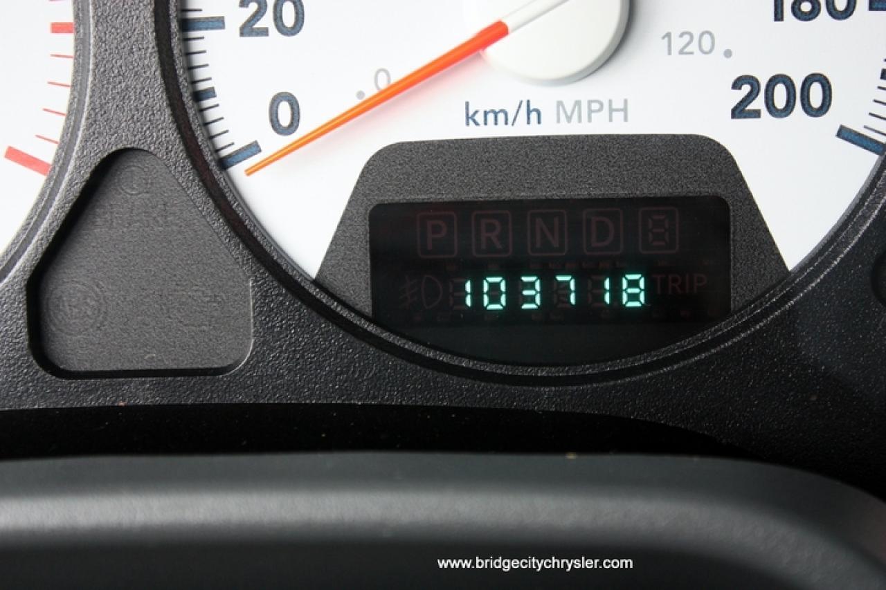 600998