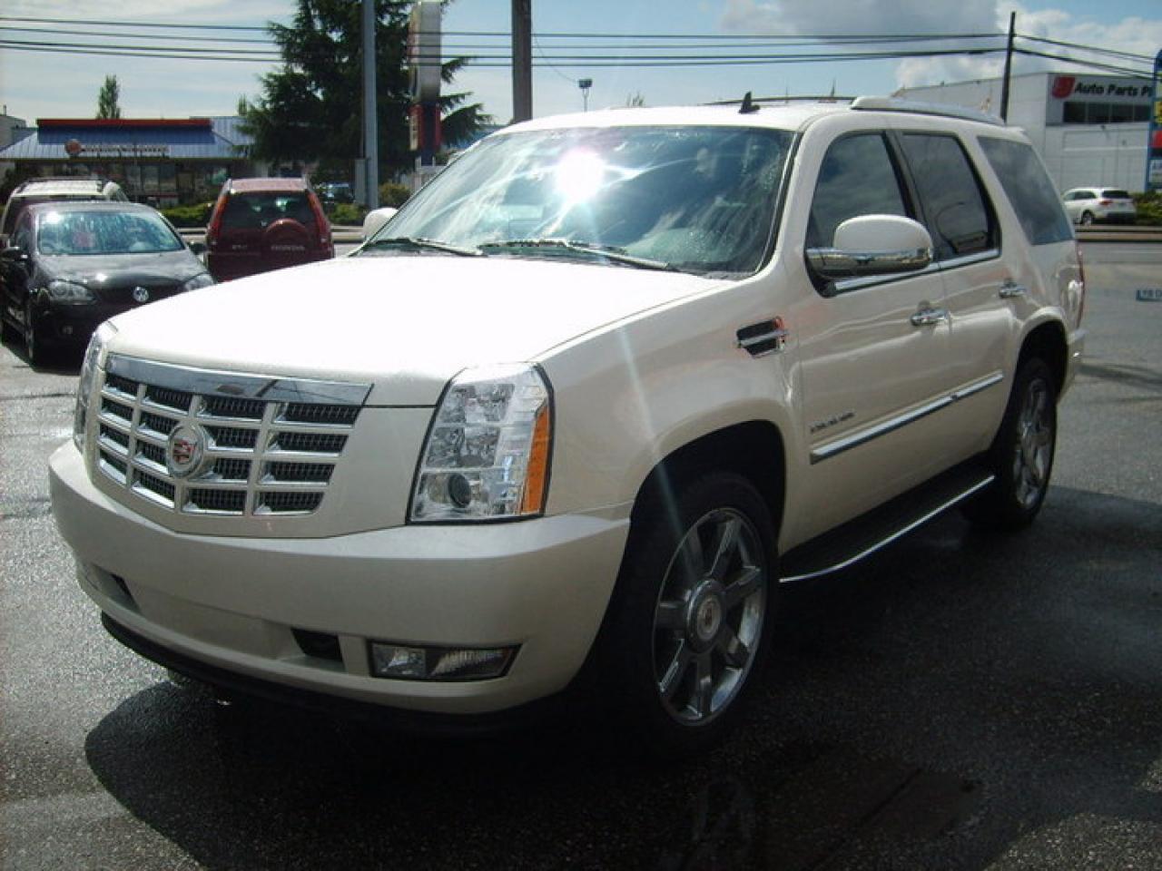 Used 2010 Cadillac Escalade Luxury Collection  AWD for sale in Langley, BC