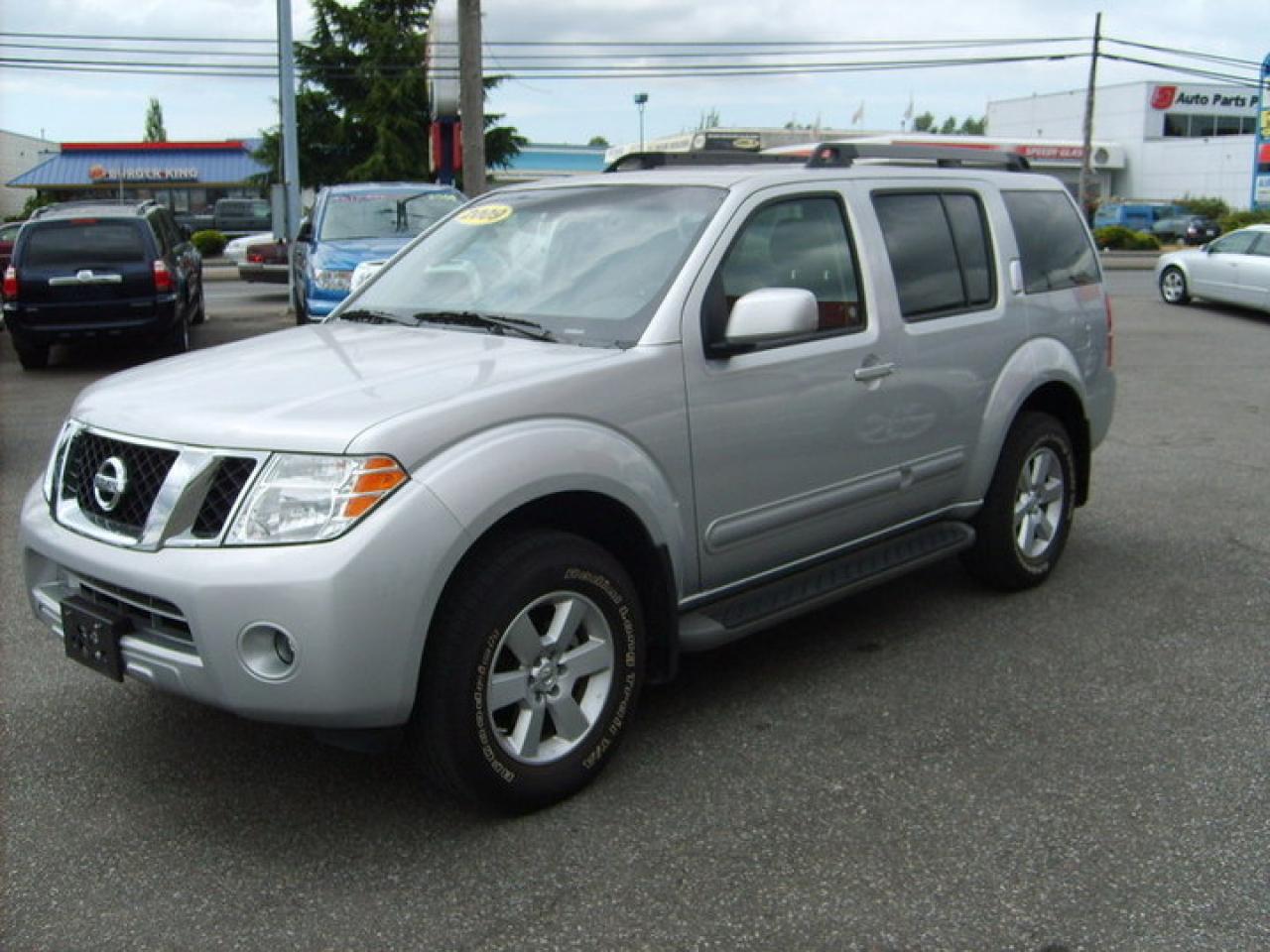 Used 2009 Nissan Pathfinder SE for sale in Langley, BC