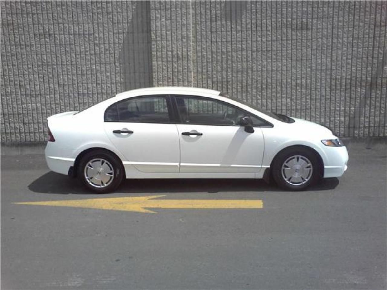 Used 2009 Honda Civic DX-G for sale in Orleans, ON