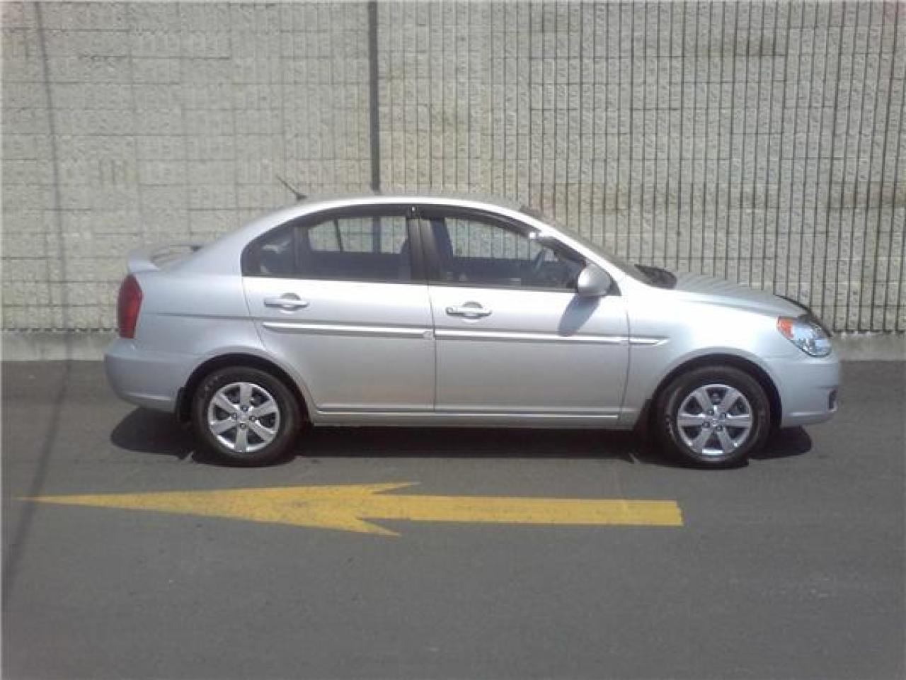 Used 2009 Hyundai Accent GLS for sale in Orleans, ON