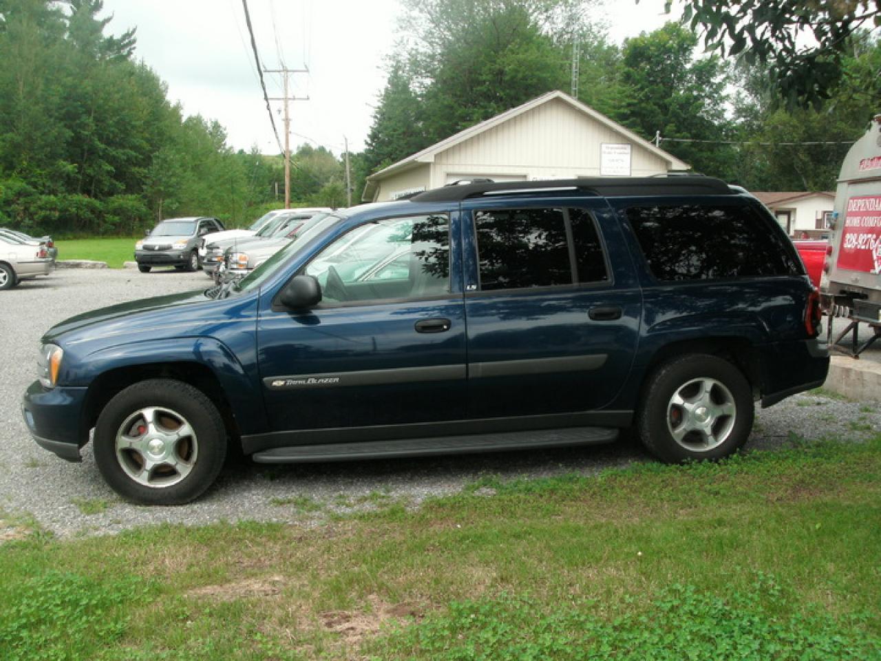 Used 2004 Chevrolet TrailBlazer LS extended 7 passenger for sale in Fenelon Falls, ON