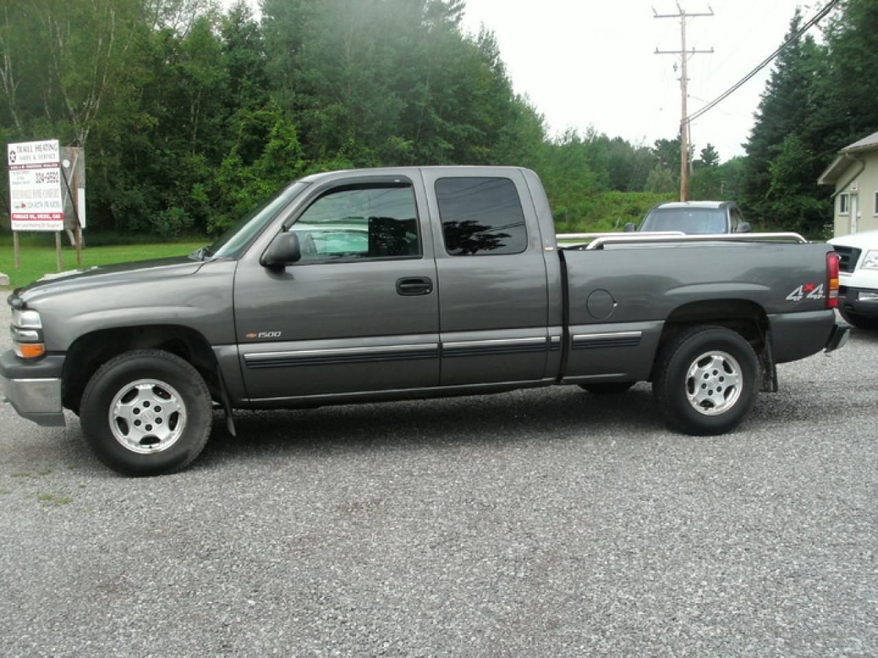 Used 2001 Chevrolet Silverado Cloth for sale in Fenelon Falls, ON