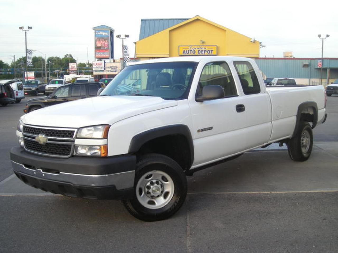 Used 2006 Chevrolet Silverado 2500 2500 HD EXTCAB for sale in Brantford, ON