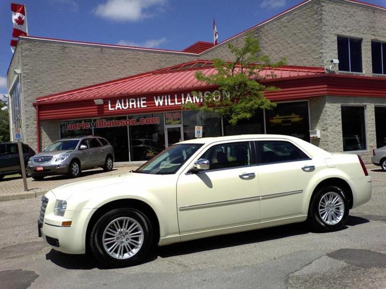 Used 2010 Chrysler 300 Touring for sale in Mississauga, ON