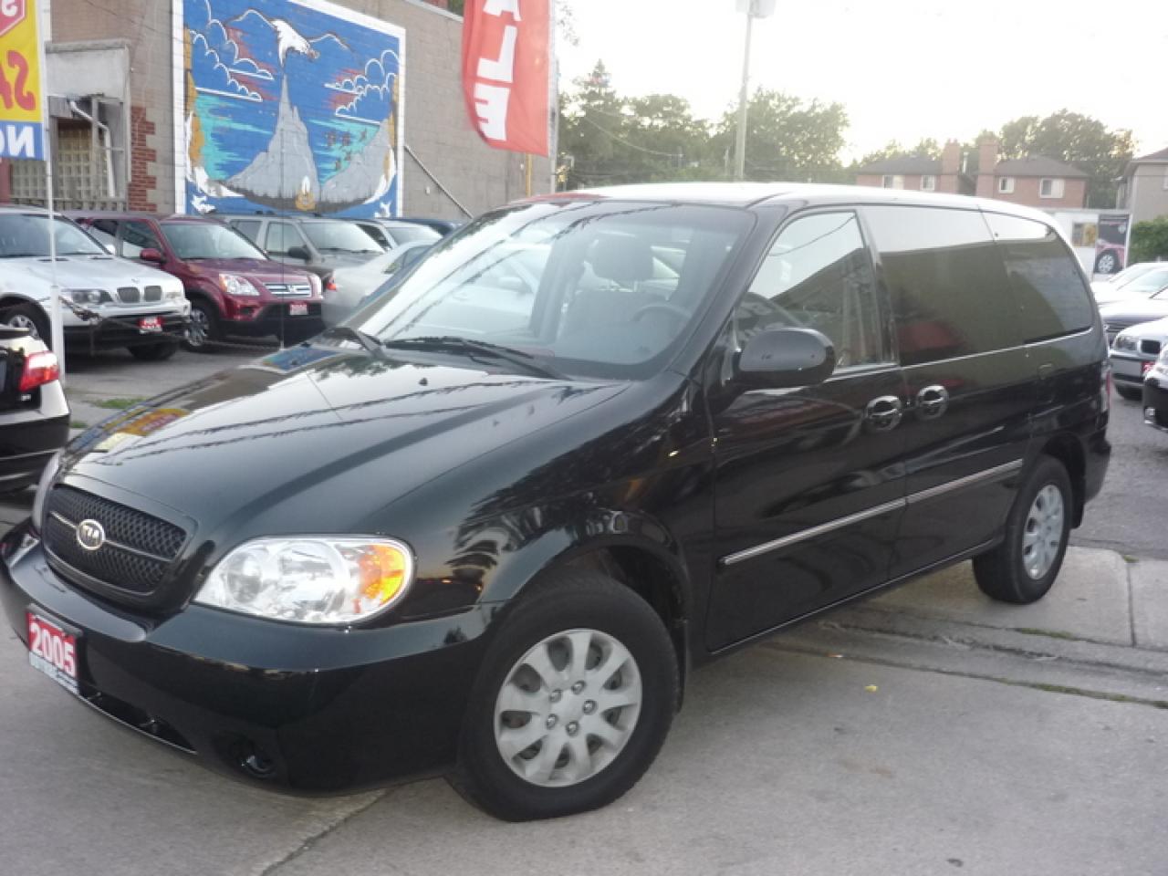 Used 2005 Kia Sedona LX-TV-DVD-PARKING-SENSORS for sale in Scarborough, ON