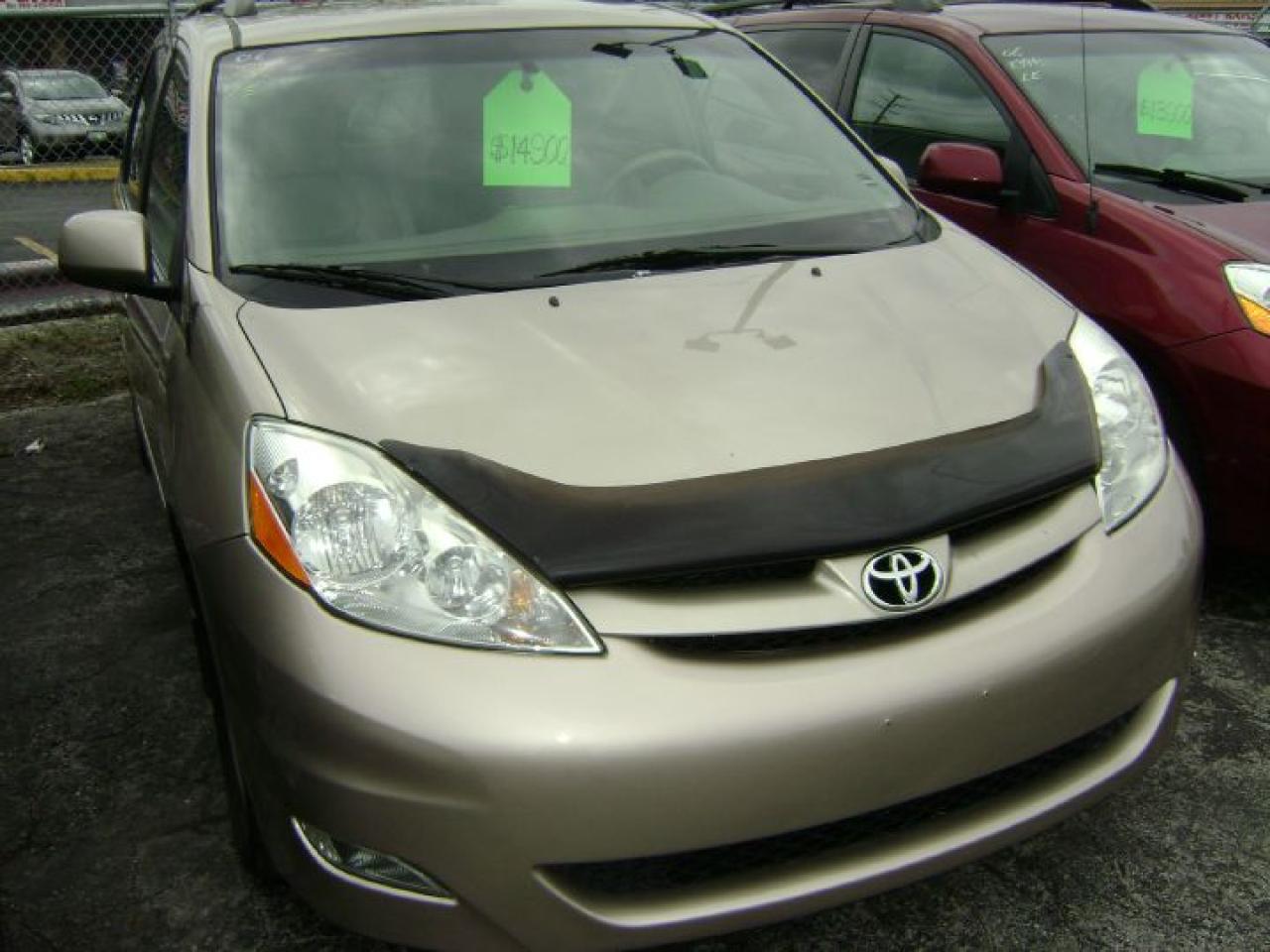 Used 2006 Toyota Sienna LE for sale in Brampton, ON