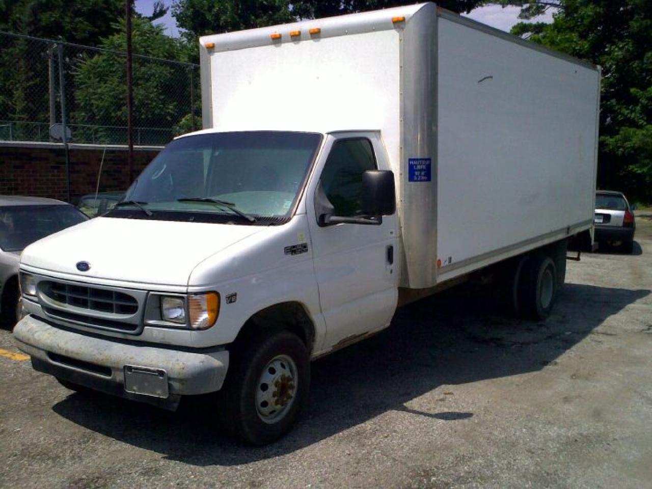 Used 2002 Ford E450 16 ' CUBE VAN for sale in Scarborough, ON