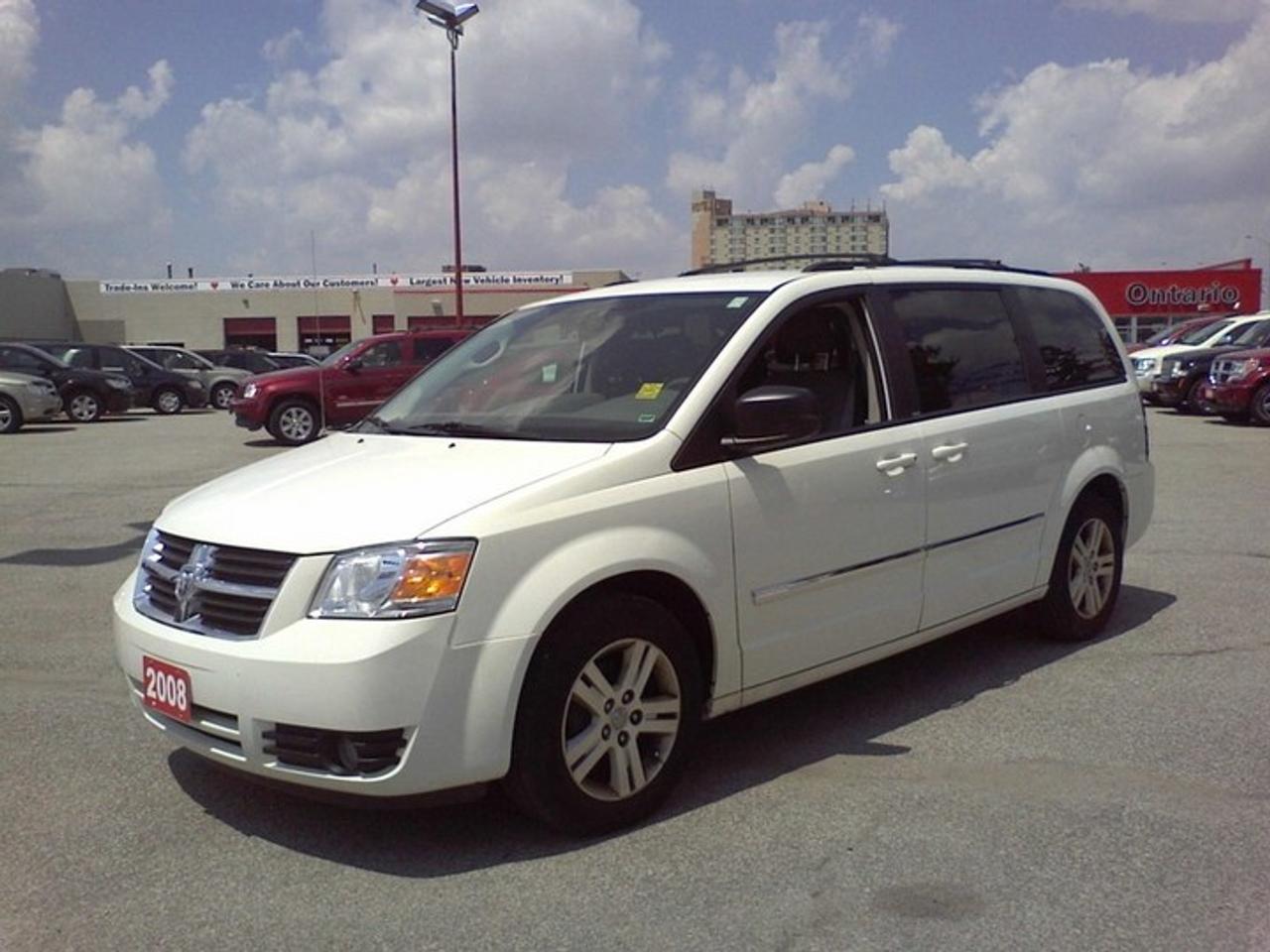 3rd Row Seating,Alloys,AM-FM,Back-Up Camera,CD,Cruise,Keyless,Navigation,Power Door Locks,Power Mirrors,Power Seat,Power Steering,Power Windows,Rear Air/Heat,Roof Rack,Tilt,Tinted Glass,Traction Control,U Connect,USB Audio
