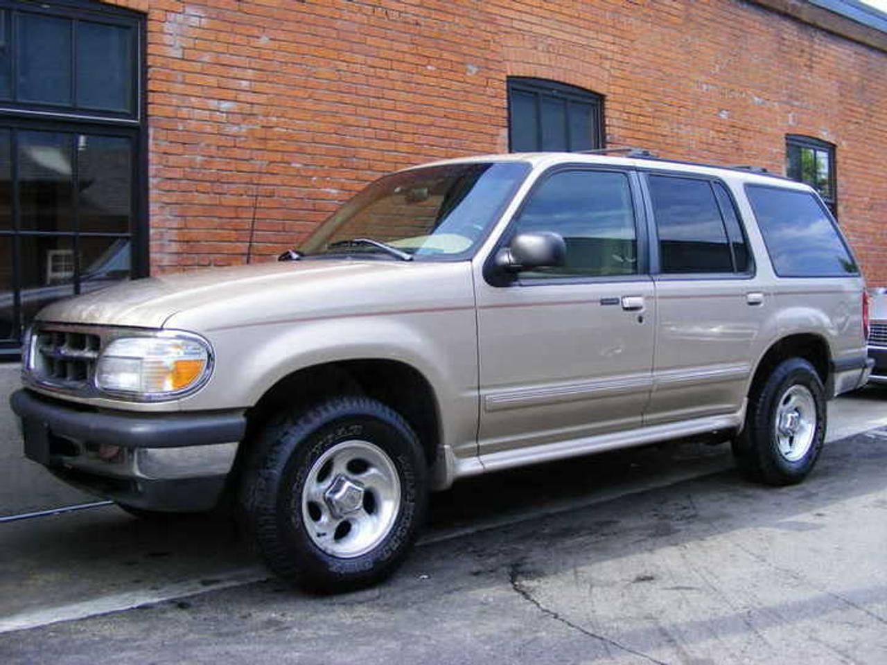 A local accident free Explorer XLT. Gold with tan cloth interior, alloys with good tires, A/C, Power sunroof. 6 cylinder and a 4x4. Well maintained, just serviced and detailed. All trades accepted. Financing available.

 
Email Rob@bluestarmotors.com  Phone: 604.649.1975 
 
dlr10290
www.bluestarmotors.com