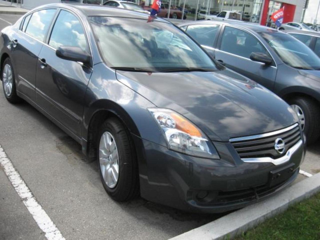 Used 2009 Nissan Altima 2.5 S for sale in Winnipeg, MB