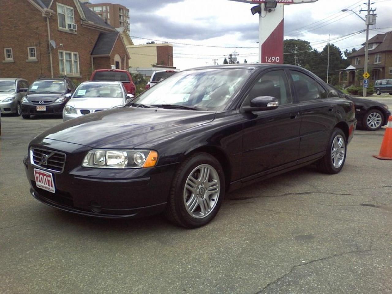 Used 2007 Volvo S60 2.5T AWD / Power Roof / Heated Seats for sale in Kitchener, ON