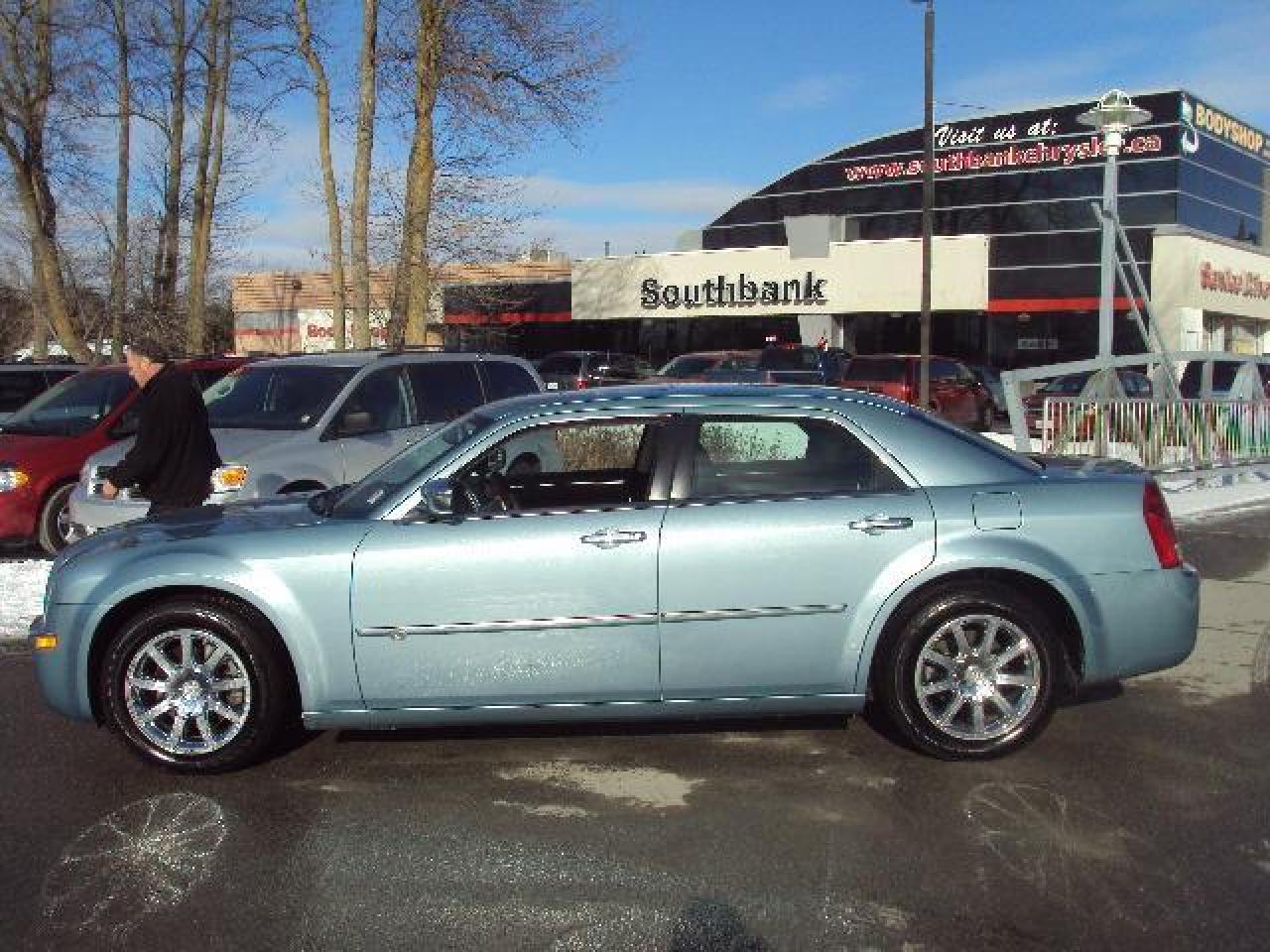 Used 2009 Chrysler 300 C for sale in Ottawa, ON