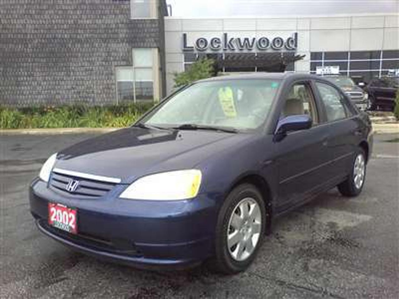 STEAL OF A DEAL!! JUST TRADED IN. AMAZING FUEL ECONOMY, ALL THE POWER EQUIPMENT YOU NEED. COME VISIT US TODAY AT LOCKWOOD CHRYSLER, OR CALL US TO BOOK AN APPOINTMENT. DONT WAIT, THIS WONT LAST LONG! CAR PROOF VERIFIED. PRICE IS PLUS HST. LICENSING EXTRA.