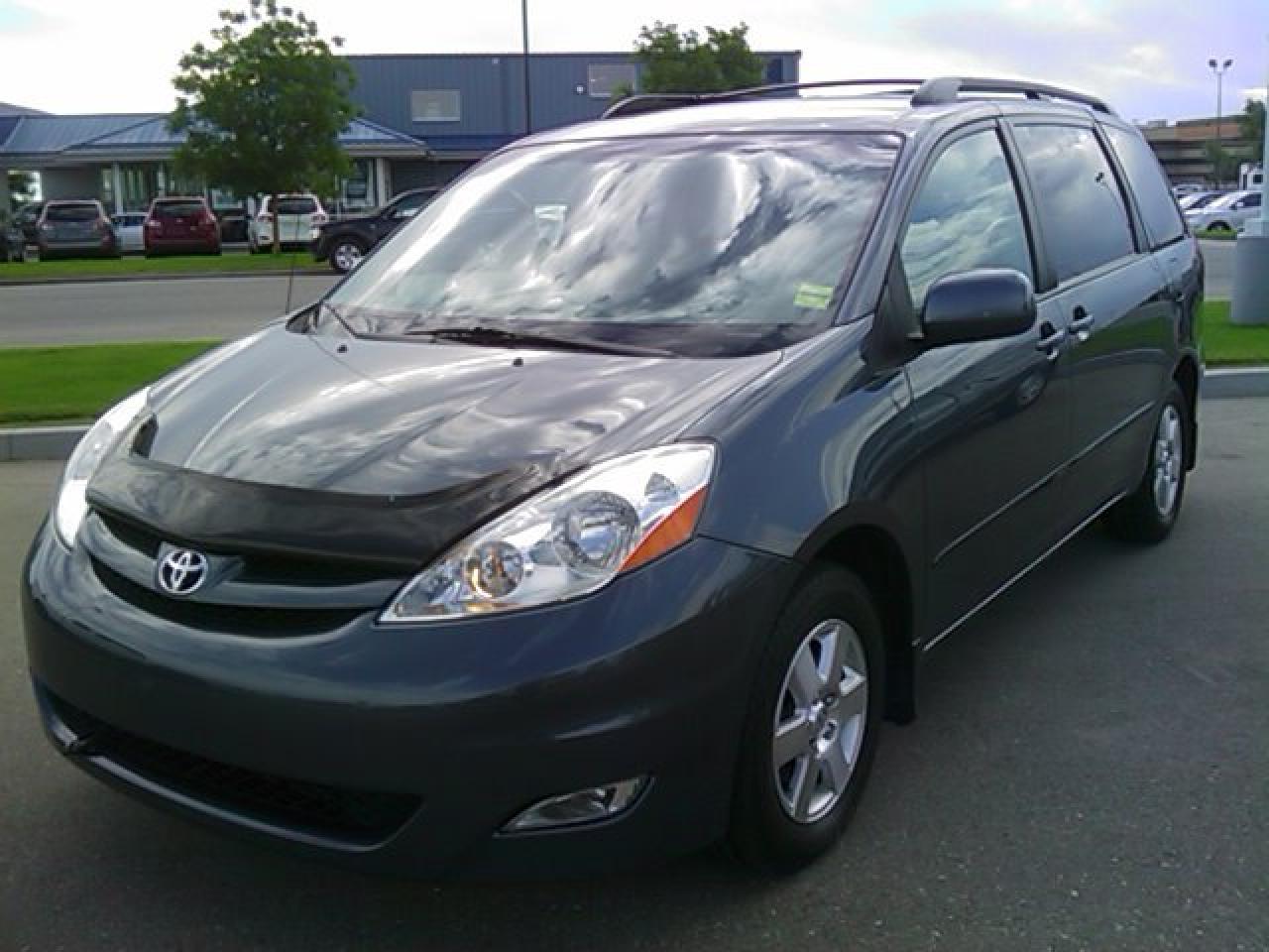 Used 2006 Toyota Sienna LE for sale in Lethbridge, AB