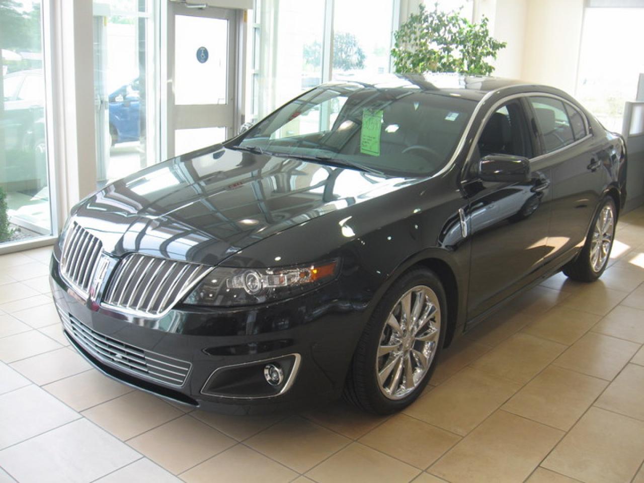 Used 2010 Lincoln MKS LOADED NEW for sale in Windsor, ON