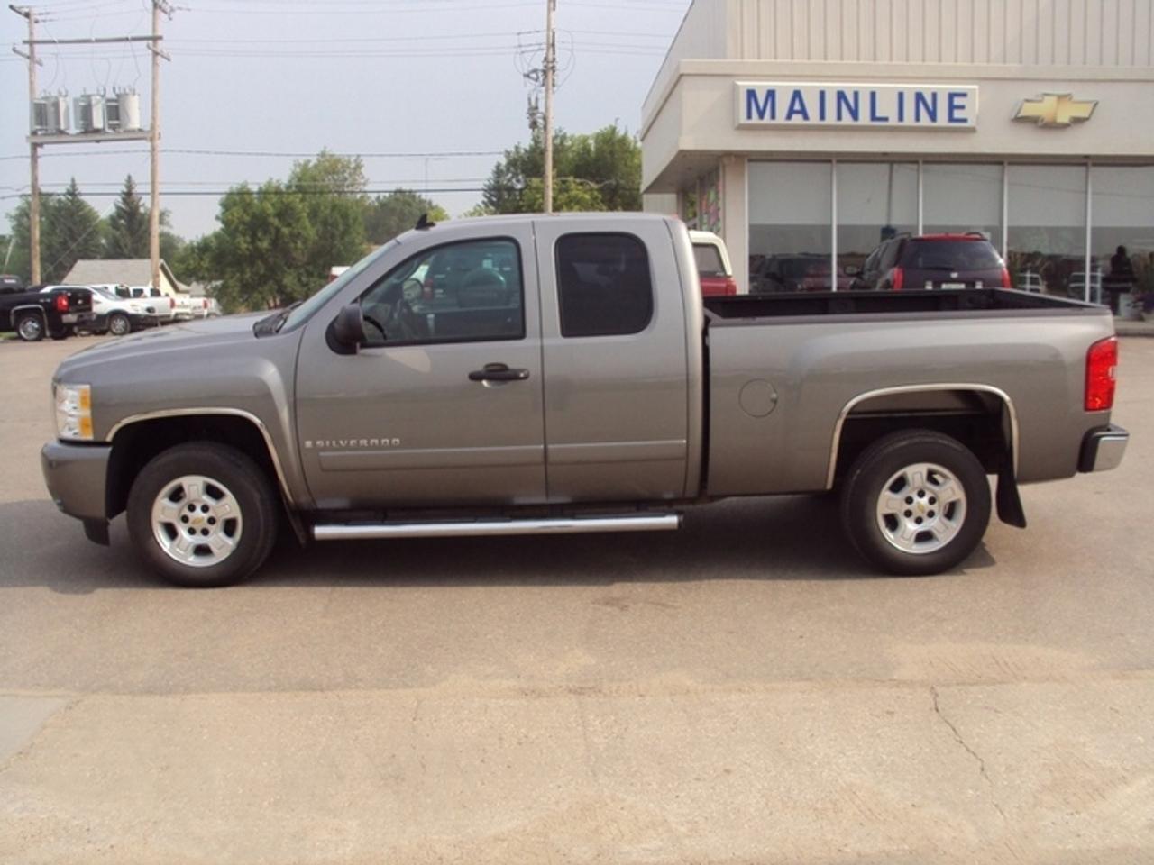 1/2 Ton, 4.8L / V8