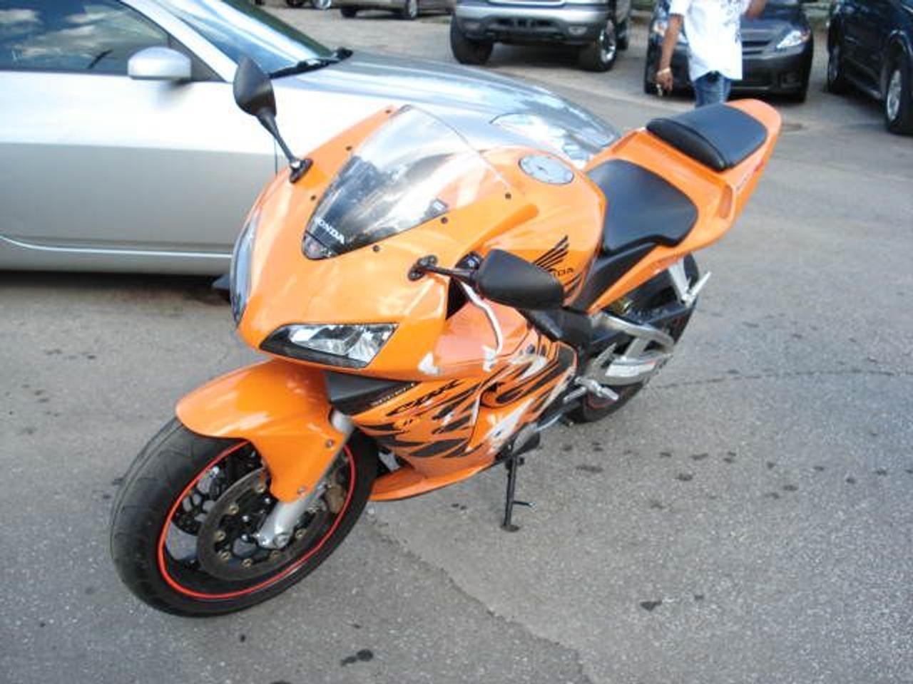 Used 2004 Honda VFR800 CBR 600 RR LOW KMW HOT SUMMER COLOUR NICE !!!! for sale in Scarborough, ON