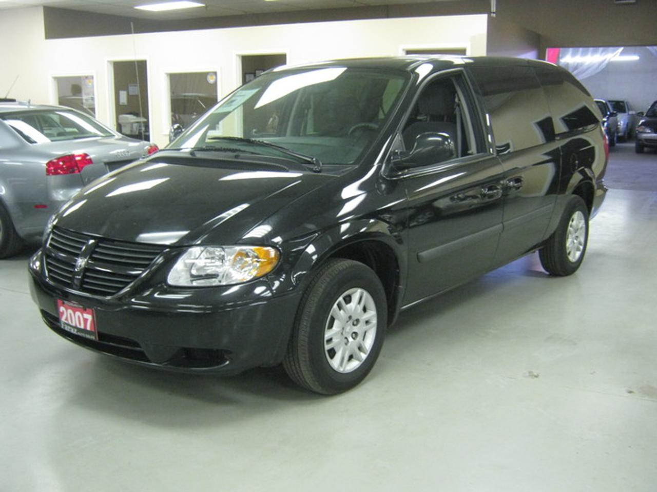 *** 100% Accident Free, One Owner off Lease, Canadian Car, Black on Grey Interior, Auto, 7 Passenger, Stow N Go, 4 Captain Chairs, TV/DVD, All Power Options, CD, AM-FM, AC, Keyless Entry! 5 Year 100 000KM Power Train Warranty! ***