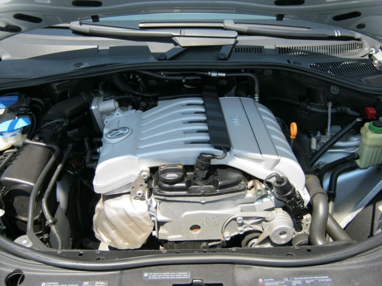 605400