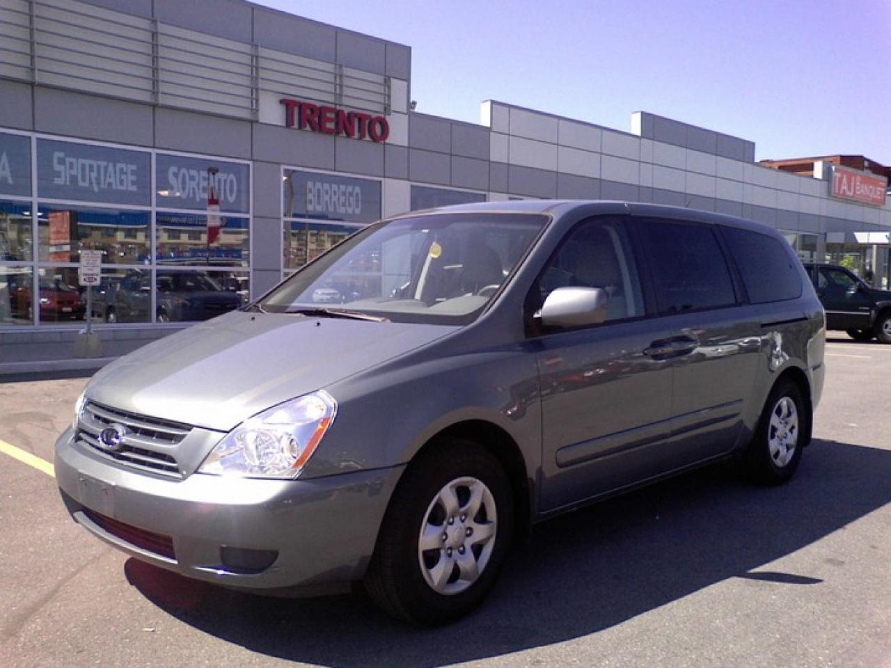 Used 2009 Kia Sedona  for sale in North York, ON