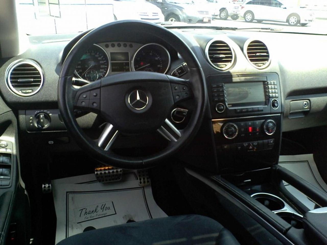 605542.9743842