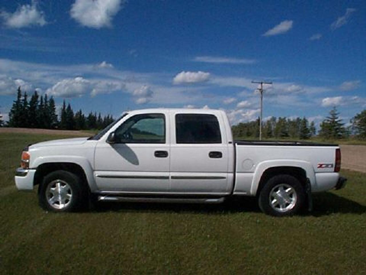 Used 2005 GMC 1500 Sierra SLE for sale in Melfort, SK