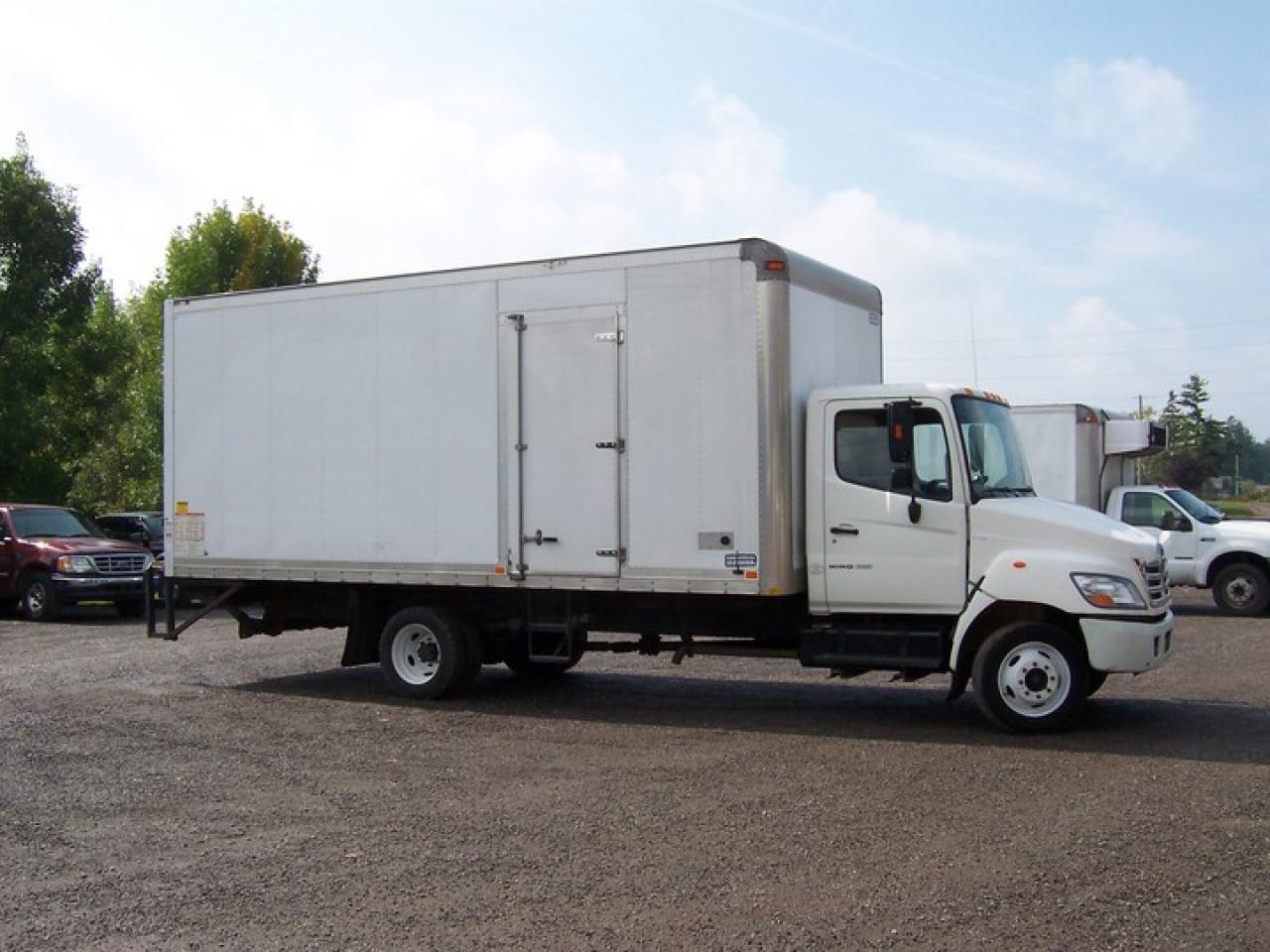 Used 2007 Hino Class 4 van body for sale in Dundas, ON