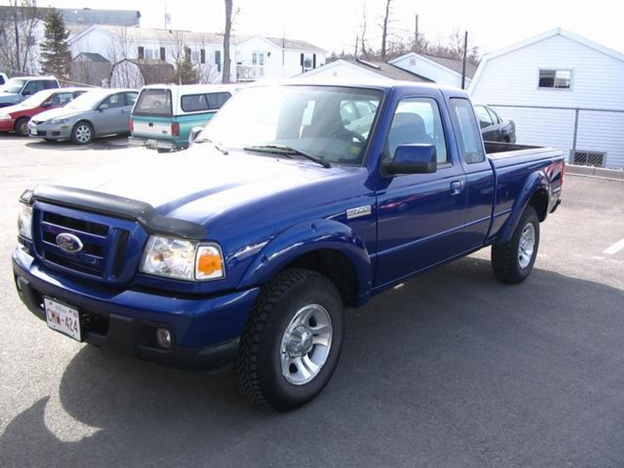 LOCAL TRADE.  SHARP LOOKING LITTLE  TRUCK. Call us toll-free at 1 877 524-2509