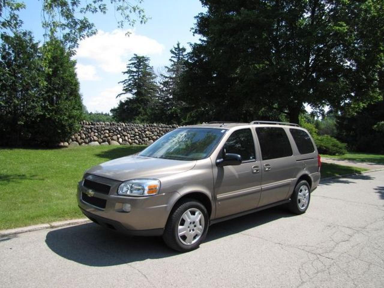Used 2006 Chevrolet Uplander LT EXT'D!! LEATHER!! QUADS!!! GM LEASE RETURN!! Van for sale in Guelph, ON