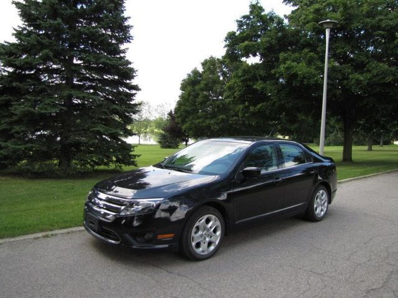Used 2010 Ford Fusion SE SUNROOF!! POWER SEAT!! Sedan for sale in Guelph, ON