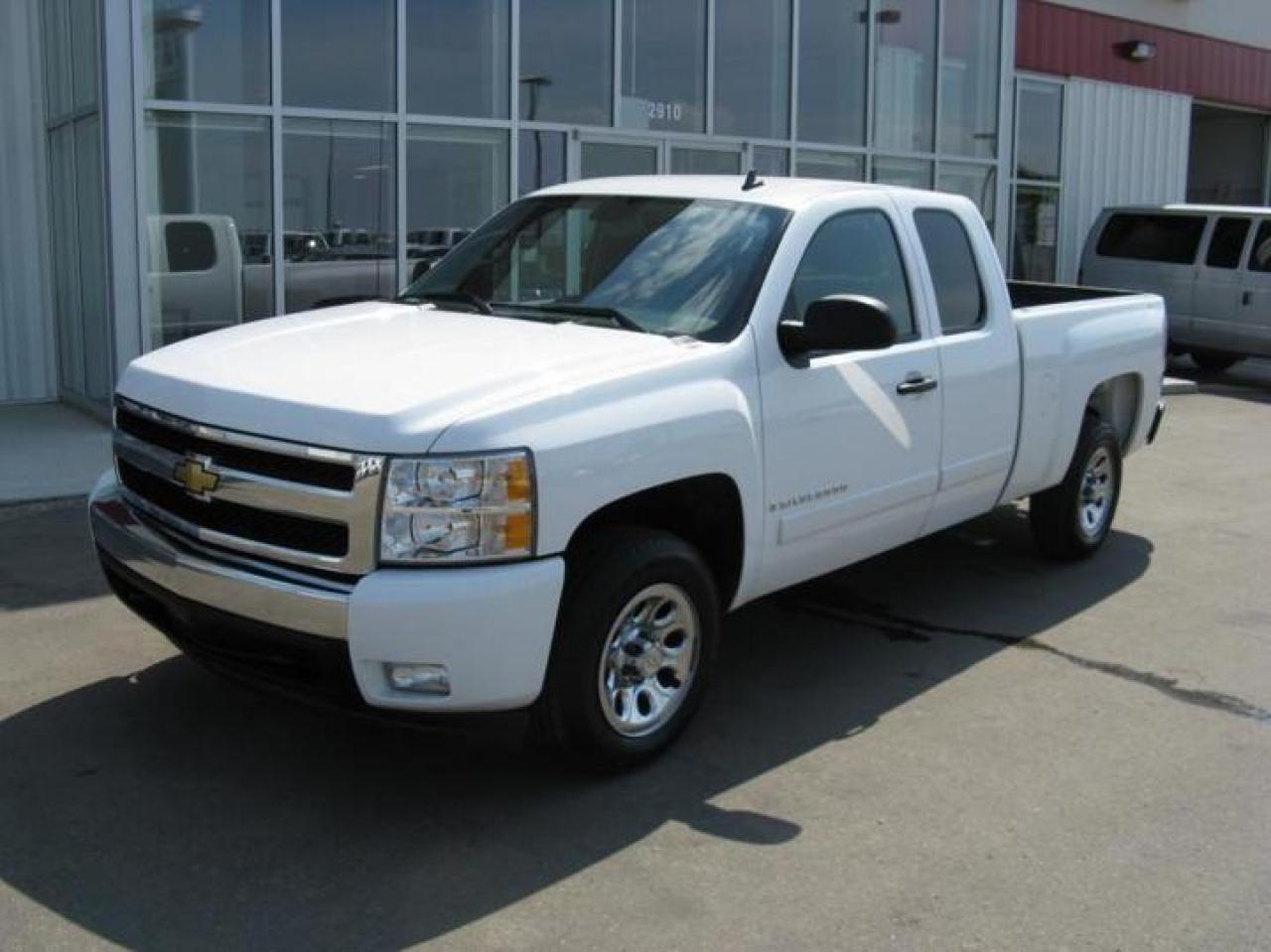 Used 2008 Chevrolet Silverado 1500 LT for sale in Saskatoon, SK