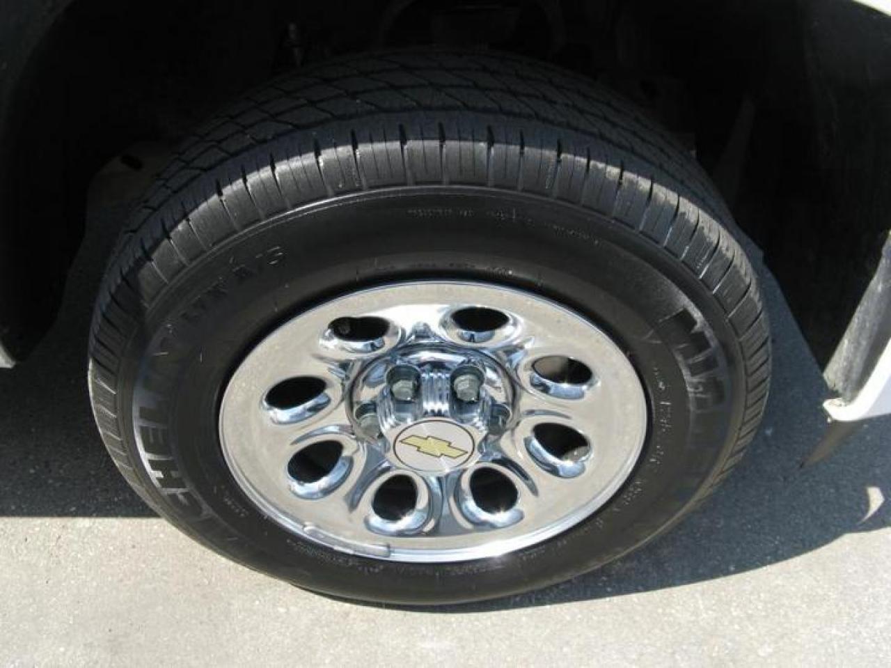 606733
