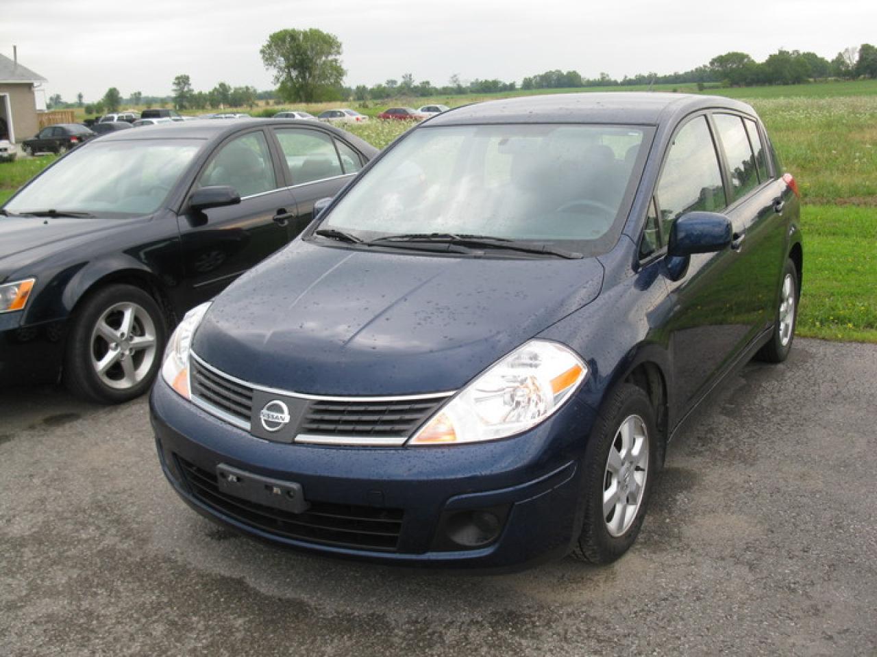 Used 2008 Nissan Versa SL for sale in Lindsay, ON