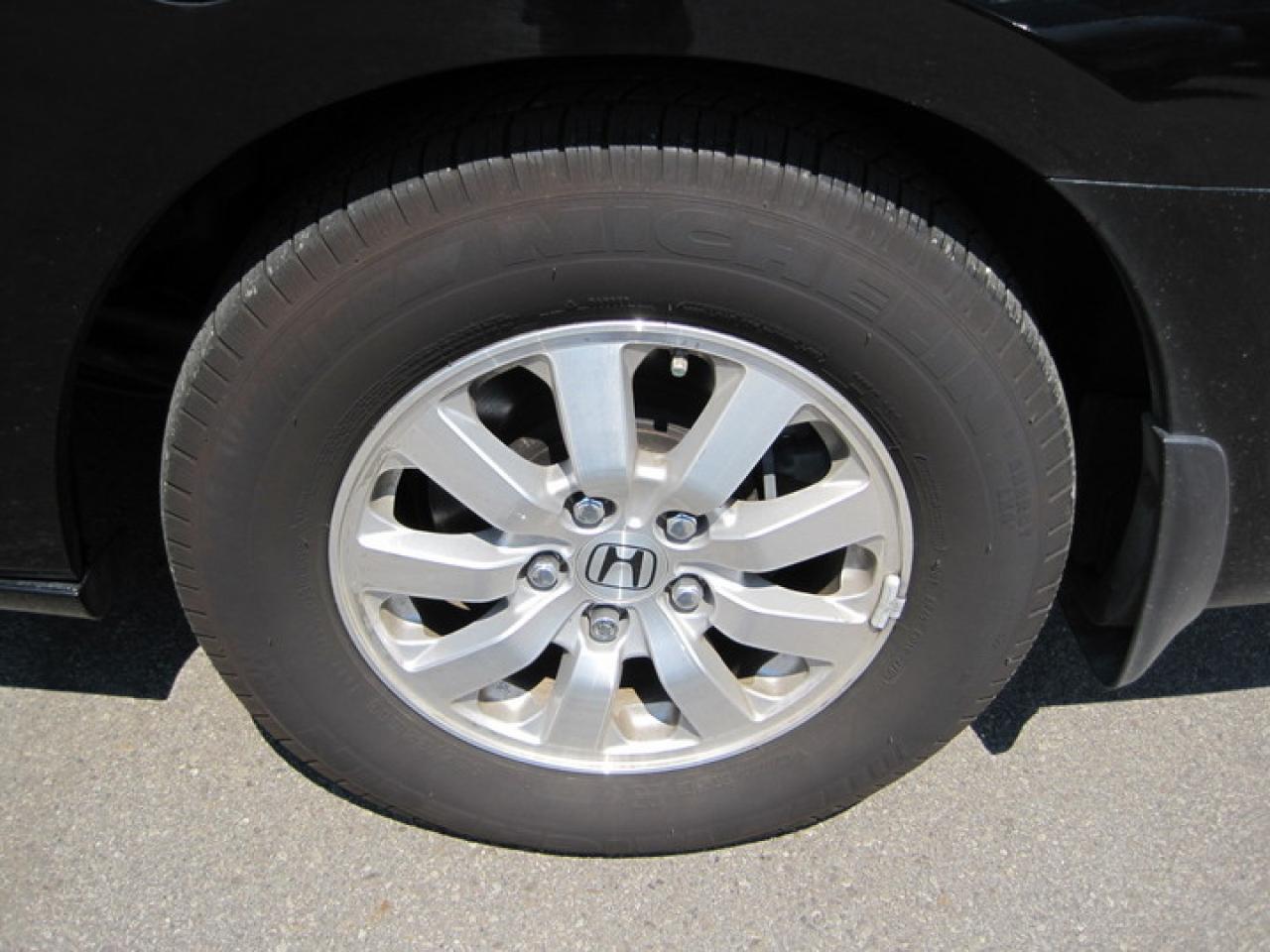 606784