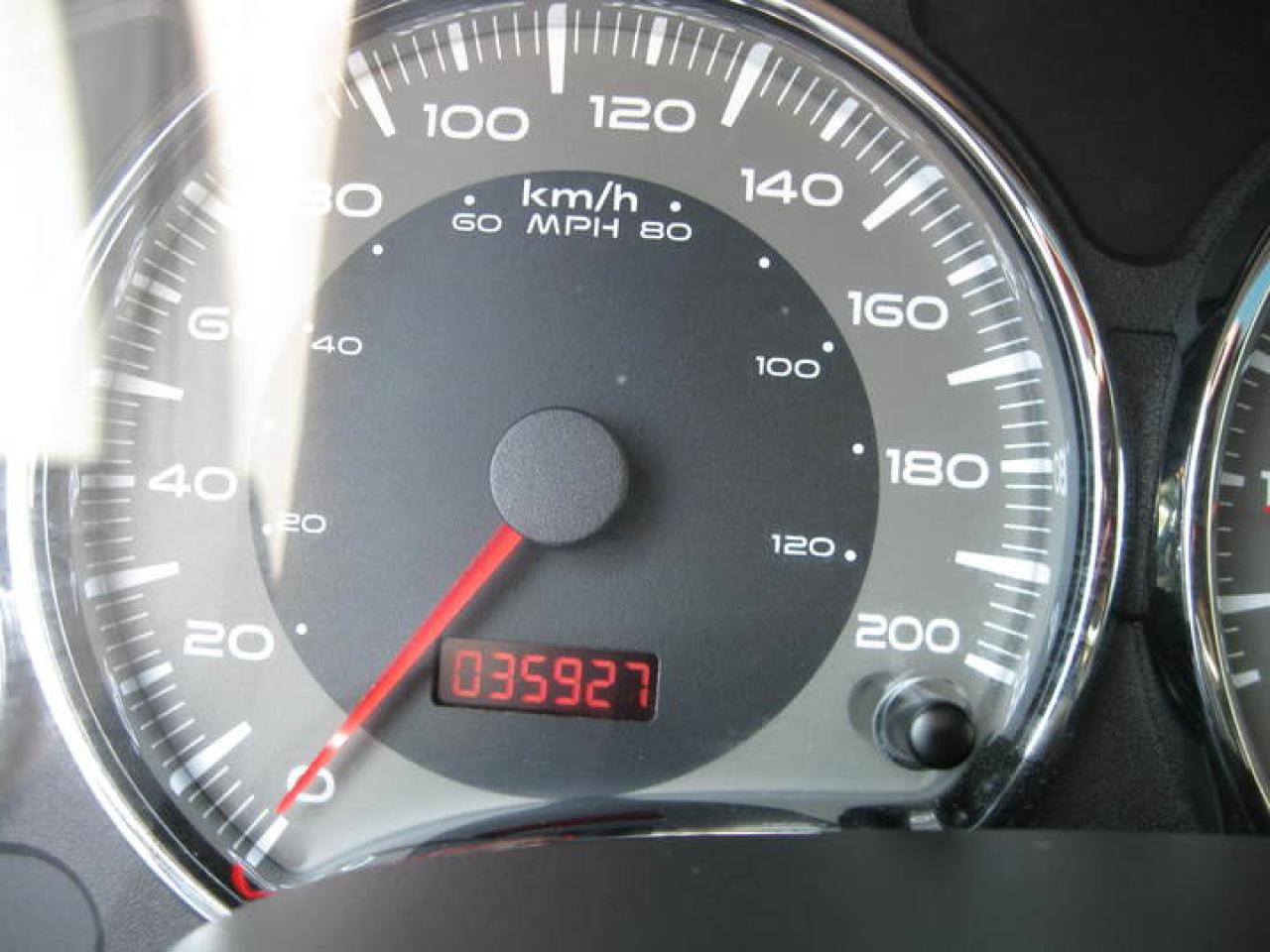 606818