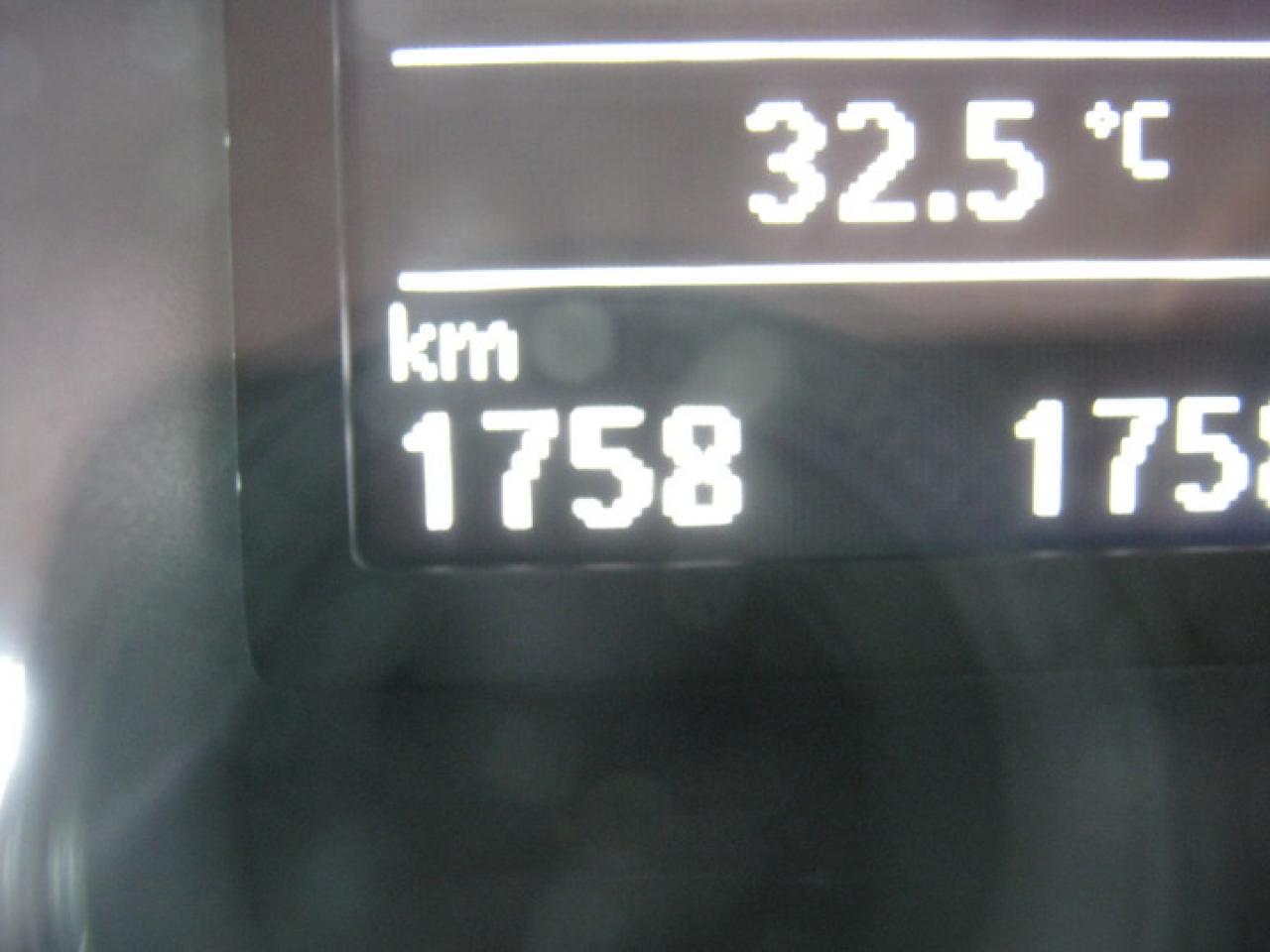 606833