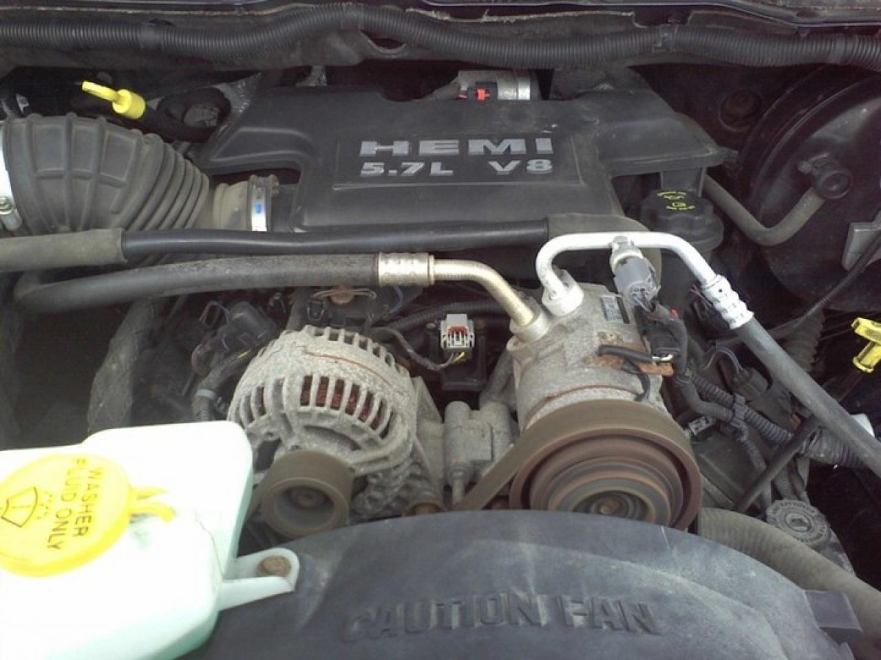 607105