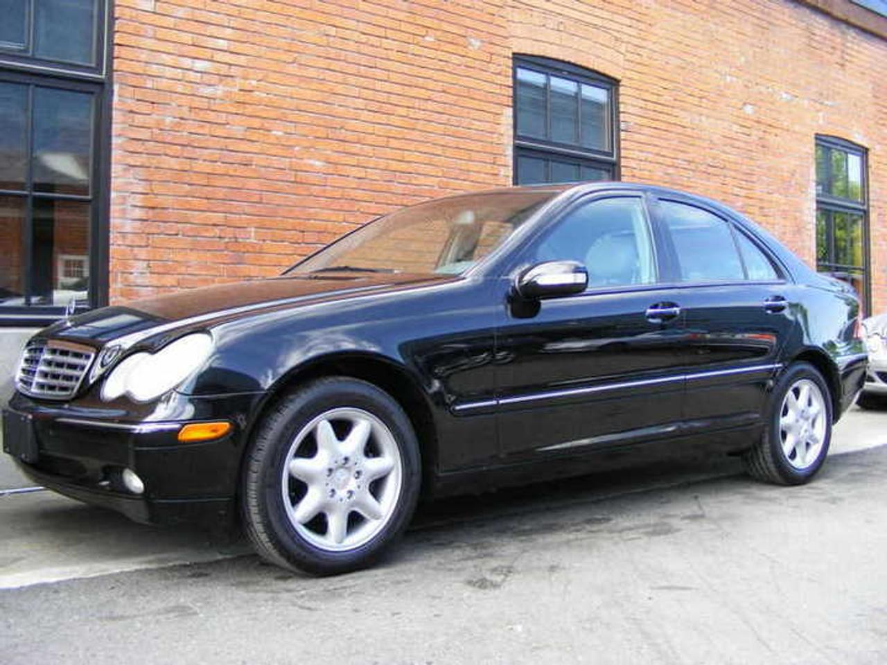 A fully equipped C240 4 door sedan. Black on grey leather, sunroof, Navigation, Back up camera, HID lights, alloys, rear sun shade. 
Well maintained and just serviced and inspected. All trades accepted. Financing Available.

Email Rob@bluestarmotors.com 

Phone: 604.649.1975 
dlr10290
www.bluestarmotors.com
