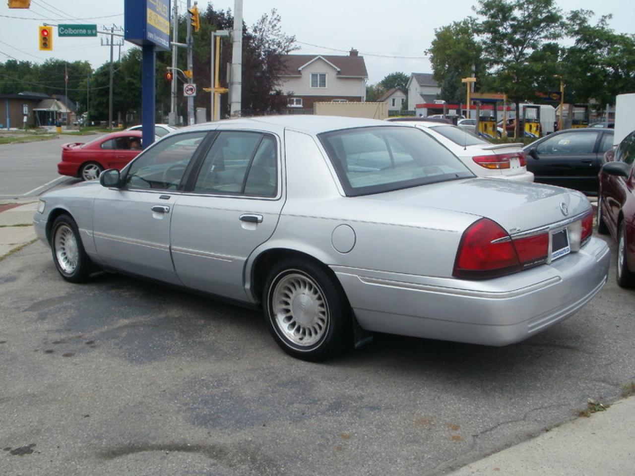 607562